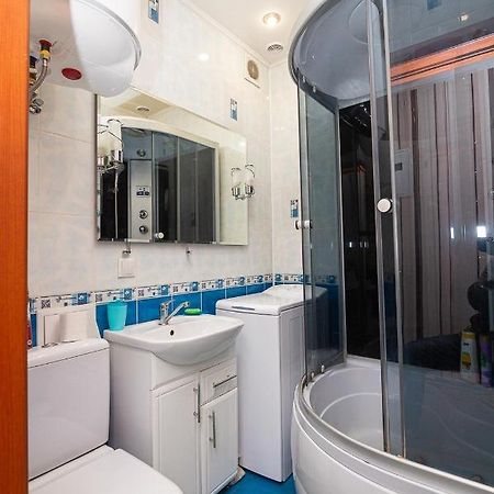Comfortable Apartments On Hrushevskogo Street Near 16 City Hospital Dnipro Exterior photo