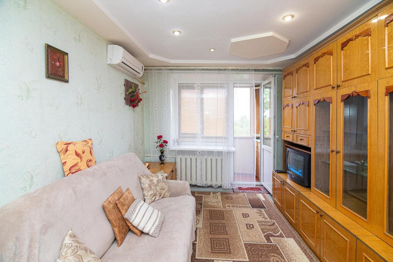 Comfortable Apartments On Hrushevskogo Street Near 16 City Hospital Dnipro Exterior photo