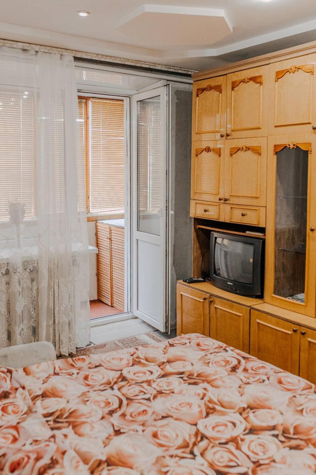Comfortable Apartments On Hrushevskogo Street Near 16 City Hospital Dnipro Exterior photo